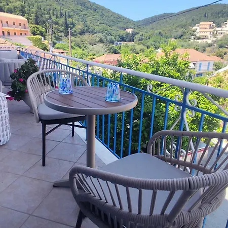 Reginas & Apartments- Fiscardo View Апартаменты *